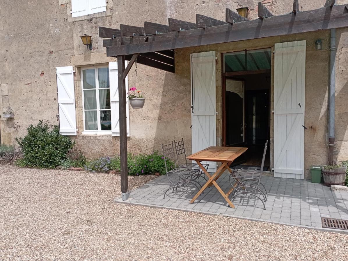Chateau Latour Fours  Bagian luar foto