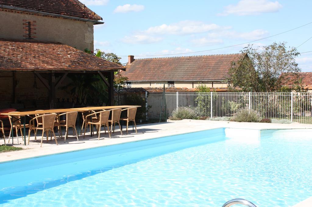 Chateau Latour Fours  Bagian luar foto