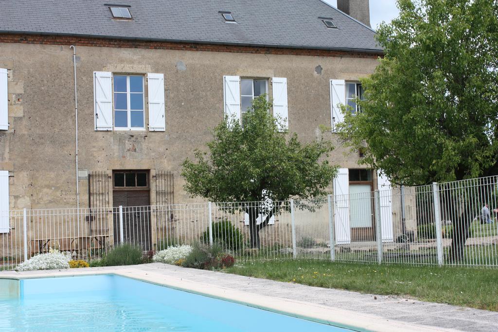 Chateau Latour Fours  Bagian luar foto